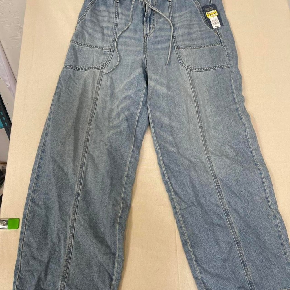 Light wash wide leg jeans